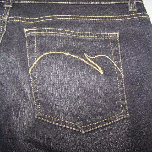 WOMEN'S GLORIA VANDERBILT BLACK BOOT CUT JEANS - Picture 5 of 8